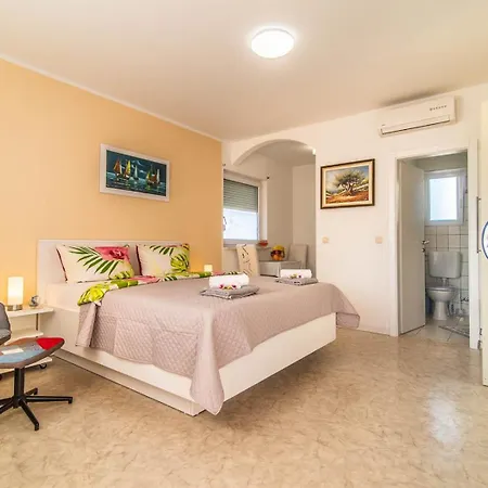 Guest house Delphin 3*